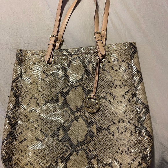 Michael Kors tote - Picture 2 of 6